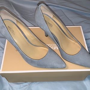 Michael Kors Flex Mid Pump Suede Dusty Blue heels